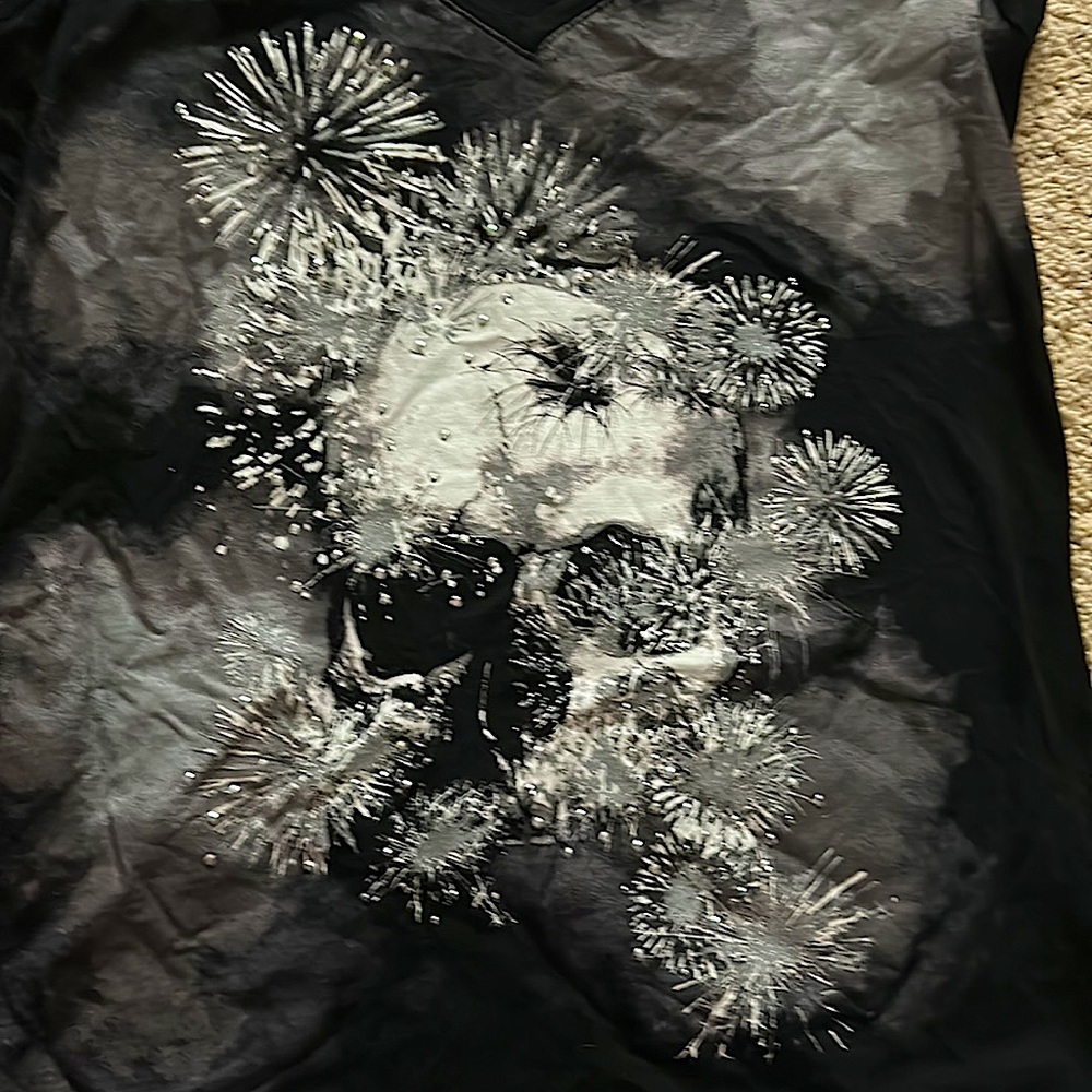 Rock & Republic Sexy Skull Face Black V-neck T-shirt Top **Size S** 🔥🔥 - Picture 3 of 4